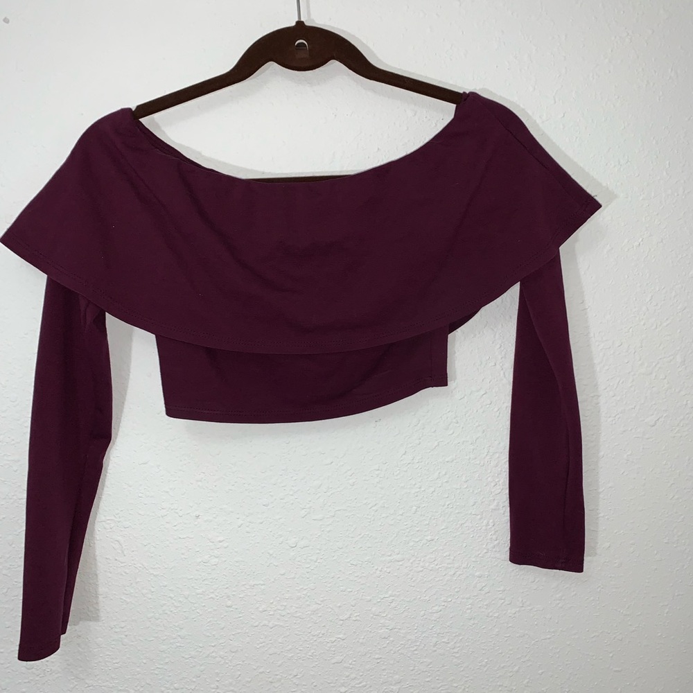 Off shoulder long sleeve crop top